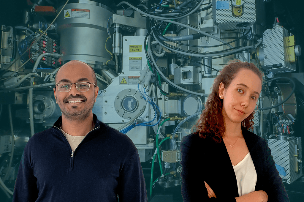 At the cryo-EM microscope with colleagues during the work behind the SciLifeLab highlight.